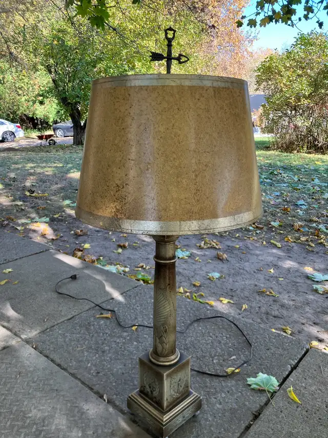 Vintage Table lamp 35” to top of hook  in Indoor Lighting & Fans in Markham / York Region - Image 2
