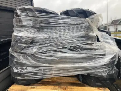 IN STOCK RUBBER TRACKS NEW ONE AT 100 OTHER ONE AT 98 PRECENT 400X72.5X72 CALL 5064613657 PRICE $ 17...