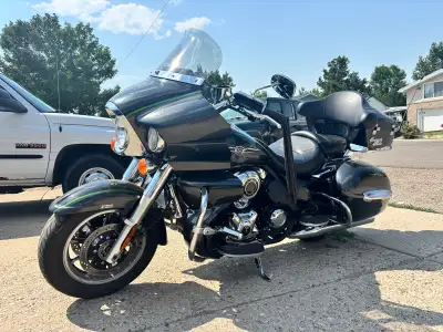 30,801kms Front and rear tires are in very good condition Always garage stored Designed for riders w...