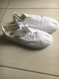 Men shoe sneakers white color size 12