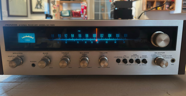 Vintage Pioneer SX-525 Receiver  in Stereo Systems & Home Theatre in Mississauga / Peel Region