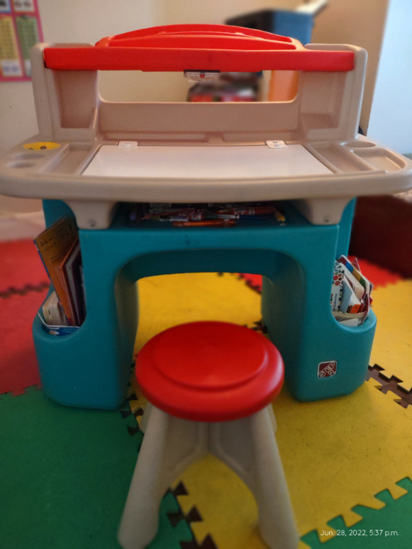Little Tikes Step 2 Desk and Stool with light | Toys & Games | Mississauga  / Peel Region | Kijiji