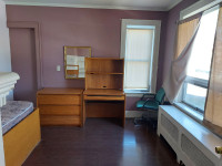 Student Housing - One Bed in House by Univ Windsor Avail May 1st