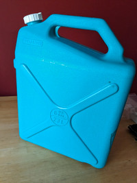 6 gallon / 23L camping / hunting water jug