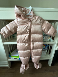 Gap snowsuit baby girl 9-12M