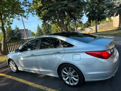 Hyundai Sonata Car 2013 Limited, 135,812km, no issue at all with the car. Carfax is available Phone...