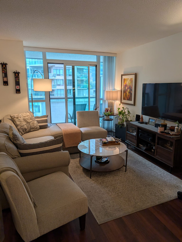1 bedroom, 2 den and 1 bath unit in Downtown Toronto in Long Term Rentals in City of Toronto