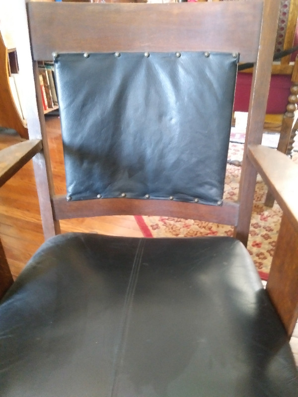 Mission Rocker (Rocking Chair, antique) in Chairs & Recliners in Markham / York Region - Image 4