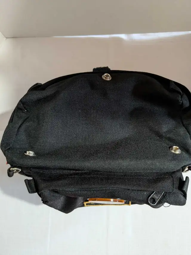 Lugger bicycle bag with reflector waterproof in Other in Charlottetown - Image 4