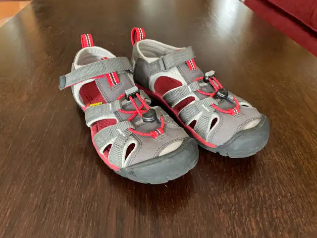 Keen Sandals - Size 3