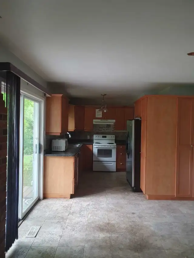 RENTAL: 2008 Sherbrooke ST W, Peterborough- Near Fleming College in Room Rentals & Roommates in Peterborough - Image 3