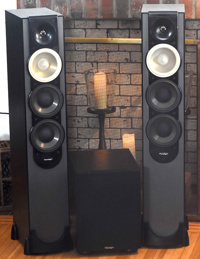 PARADIGM MONITOR 7 V.5 SPEAKERS. MINT ONE OWNER GENTLY USED. in Speakers in St. Catharines