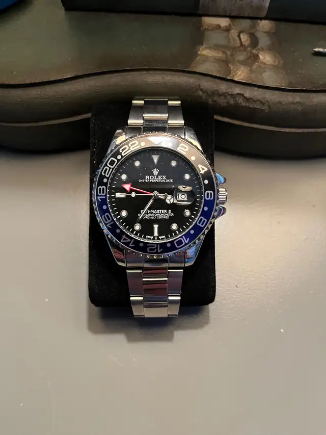 Nice Watch in Jewellery & Watches in London - Image 2
