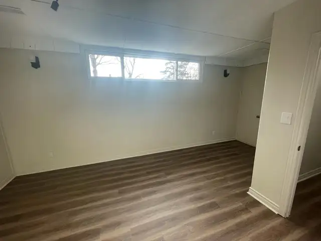 Bright, spacious - one bedroom apt. for rent in Long Term Rentals in Guelph - Image 9