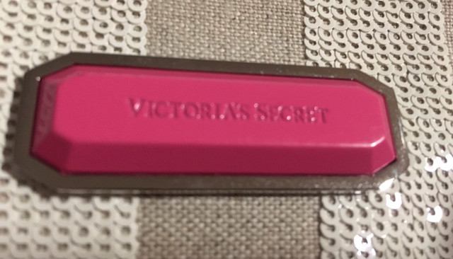 Victoria’s Secret makeup bag ,wristlet pink/ off white  in Women's - Bags & Wallets in London - Image 2