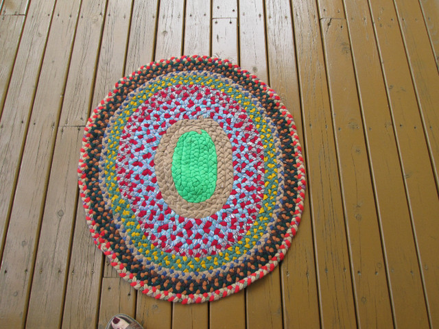 SMALL HAND BRAIDED OVAL RUG in Rugs, Carpets & Runners in New Glasgow - Image 3