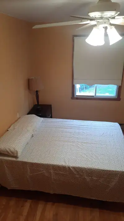 Charmante chambre à louer dans un duplex à mercier en collocation tout compris;électricité chauffage...