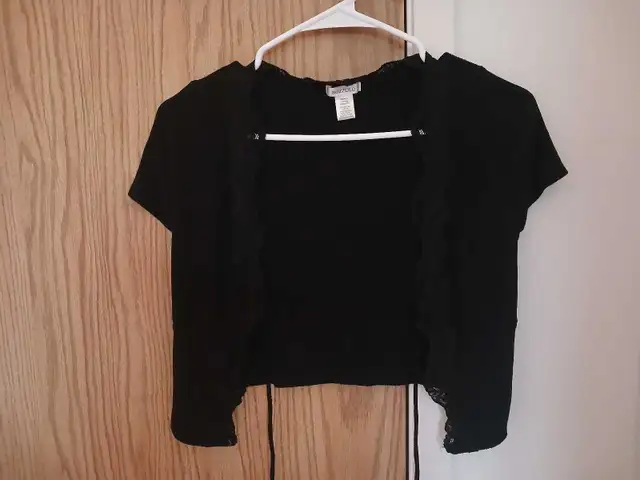 Black Y2K Lace Front-Tie Crop Top in Women's - Tops & Outerwear in City of Halifax - Image 2