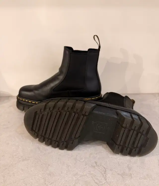 Dr. Martens Chelsea Leather Boots Size 41