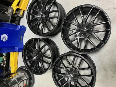 VERY GOOD condition , pattern 5 108 mm , 5 114 mm . Fits Volvo and many others vehicles . Price for...