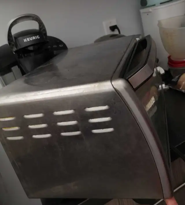 Black and Decker Toaster Oven larger size, pizza in Toasters & Toaster Ovens in Lethbridge - Image 3