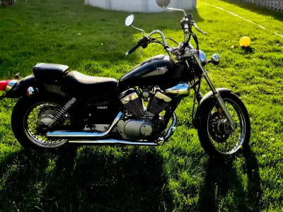 It's riding season! This is the perfect beginner bike. Bought in May 2023. Always stored in the gara...