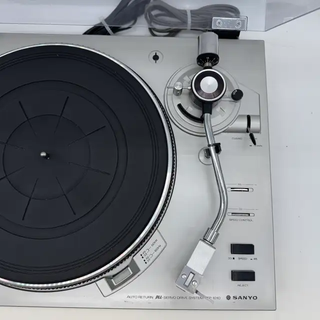 Sanyo TP-1010 Semi Automatic W/ Auto Return Belt Drive Turntable in Stereo Systems & Home Theatre in City of Toronto - Image 5