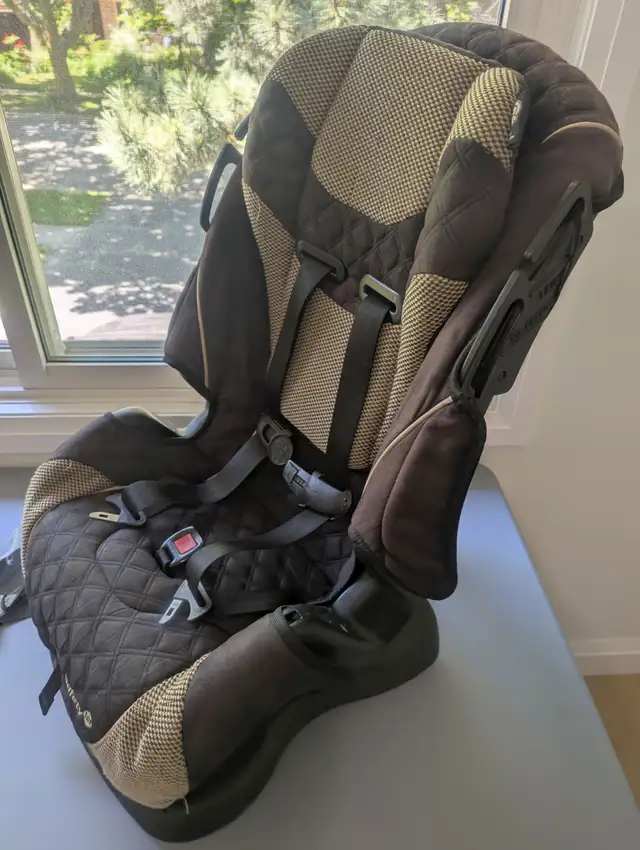 Child safety seat. Safety1st. in Strollers, Carriers & Car Seats in Kitchener / Waterloo - Image 3
