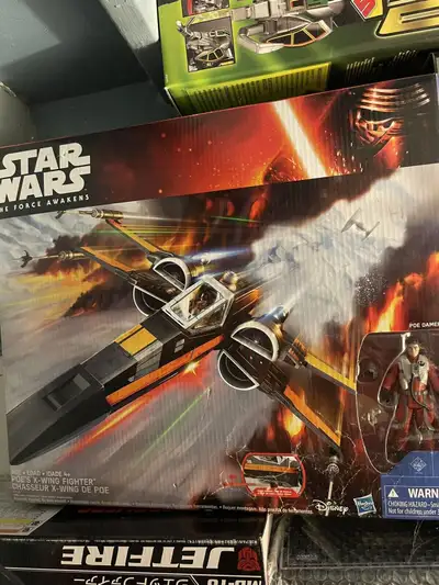 Star Wars The Force Awakens Poe’s X-Wing Fighter w/ Poe Dameron Action Figure Brand new, pick up onl...