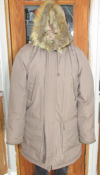 Women’s Hooded Northern Spirit Parka Size 42 Style #81900