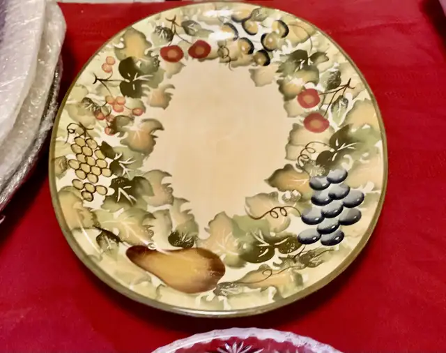 ExcellentPier  One Maribeth Dinner plates set,  Coffee maker. in Kitchen & Dining Wares in Markham / York Region - Image 9