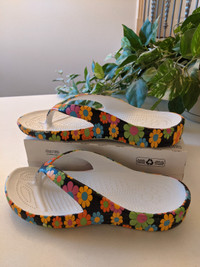 Used Size 6 "Dawgs" Women's Loudmouth Flip Flops in excellent