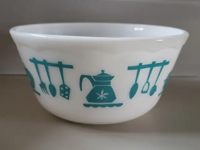 Hazel Atlas Turquoise Milk Glass Mixing Bowl with Rolled Rim in Arts & Collectibles in Oshawa / Durham Region - Image 3