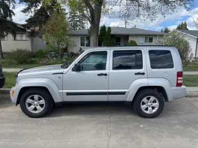 3.7L Engine, 4wd, Well maintained, Remote start, Lots of new parts, Tires 1.5 years old, Air conditi...