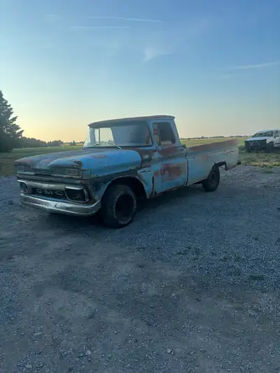 I have for sale a 1960 gmc 910, originally from Alberta the truck comes with a nice patina, has some...
