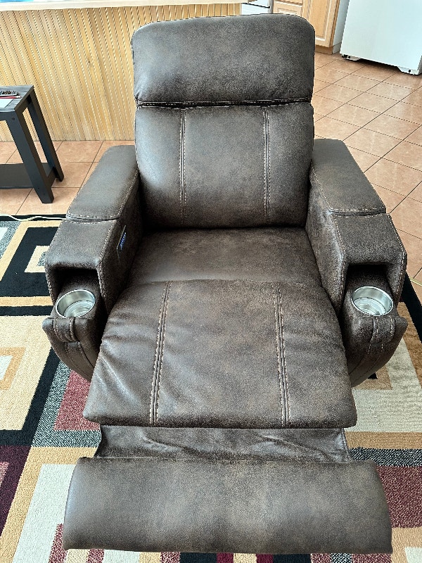 VALENCIA HOME THEATRE LUCCA FABRIC RECLINER MINT CONDITION Chairs