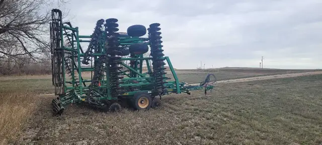 GREAT PLAINS 3000TM TURBO-MAX VERTICAL TILL in Farming Equipment in Moose Jaw - Image 3