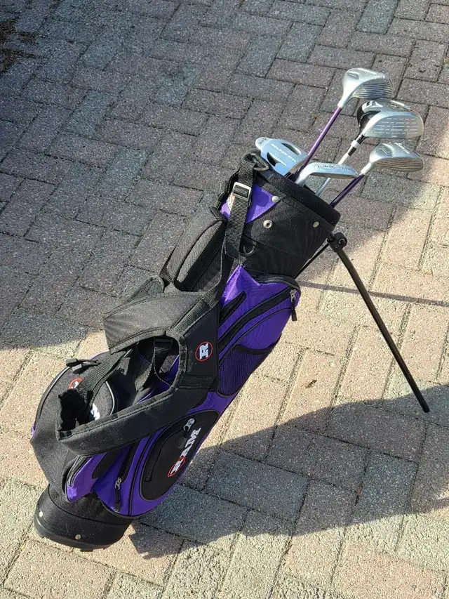 Kids Set of Golf Clubs with Stand Bag in Golf in Barrie - Image 8