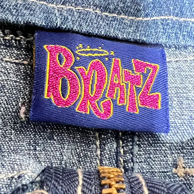 Bratz girls skirt size 10/12 original vintage denim embroidered  in Kids & Youth in Winnipeg - Image 10