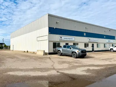GREAT HWY EXPOSURE! Newly Demised and renovated- this former TRAINING FACILITY features 6,000 of sho...