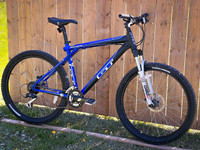 Bicycle Gt Avalanche 26 size Large Hydraulic brakes Rock shock f