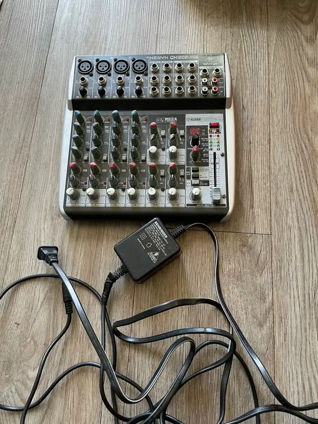 BEHRINGER MIXER IN GREAT CONDITION! in Pro Audio & Recording Equipment in Edmonton - Image 3