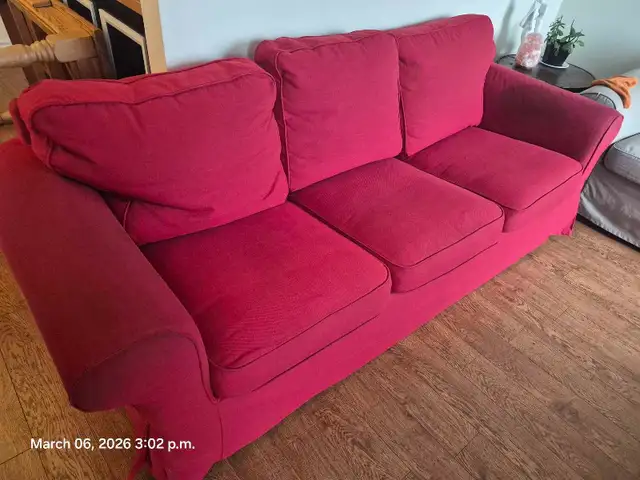 Free Couch and Loveseat in Couches & Futons in Oshawa / Durham Region - Image 2