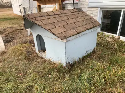 Great design perfect for winter OSB on the outside needs some love Free please text 587 590 6363 Mus...