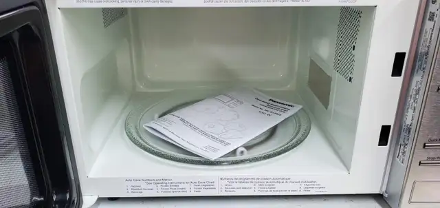 Virtually New Panasonic Compact Microwave Oven. in Microwaves & Cookers in Trenton - Image 8