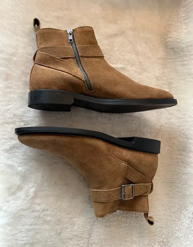 Banana Republic Suede Boots Men Size 8M in Men's Shoes in City of Toronto - Image 4