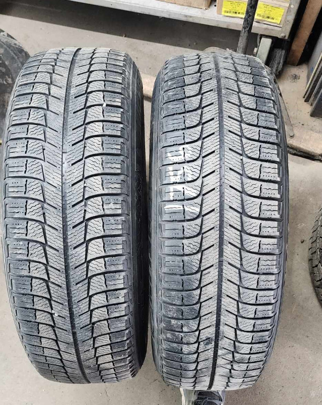 #1756 2 PNEUS D'HIVER MICHELIN X-ICE X3 215/70R15 dans Pneus et jantes  à Longueuil/Rive Sud