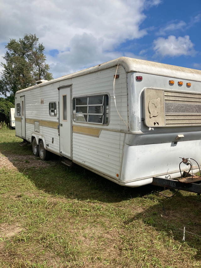 24’ globestar camper trailer 1978 live bunkie travel park office in Storage Containers in Barrie