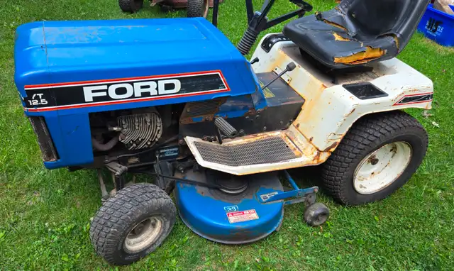 Ford YT 12.5 Garden Tractor in Lawnmowers & Leaf Blowers in Kitchener / Waterloo - Image 4