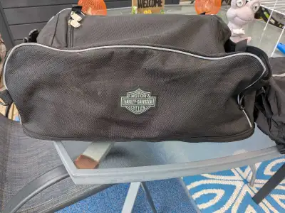 Harley Davidson tourpak luggage bag. Rain cover included. When expansion zipper is opened it allows...